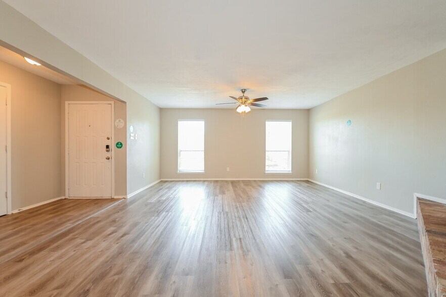 Building Photo - 1301 Southridge Dr