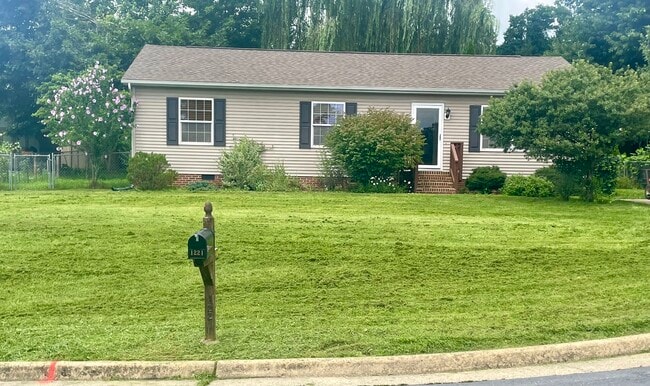 Building Photo - 1221 Calina Ct