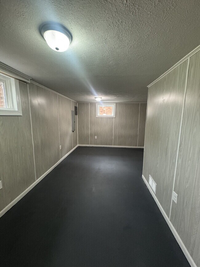 Building Photo - July Only: 1/2 Off First Full Month's Rent, submit your application this month and pay a reduced ...