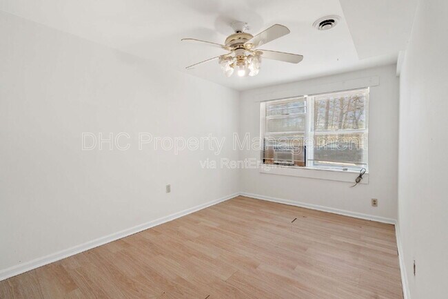 Building Photo - 3234 Fairburn Rd