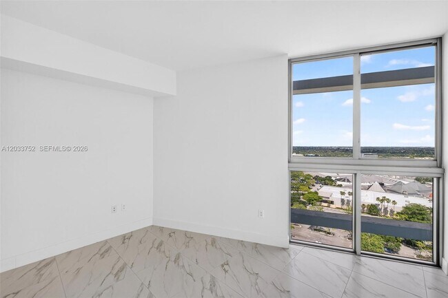 Building Photo - 2000 Metropica Wy