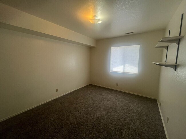 Building Photo - Cute two bedroom apartment for rent in Pro...