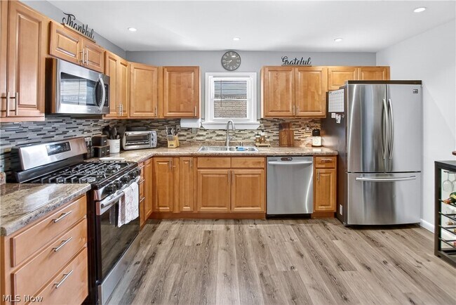 Building Photo - 10903 Parkhurst Dr