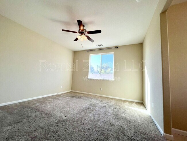 Building Photo - 482 Glendon Pl