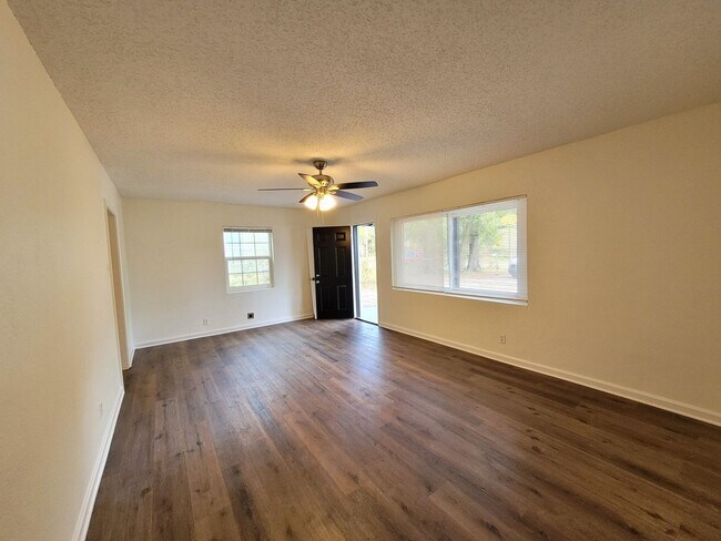 Building Photo - 925 N K St