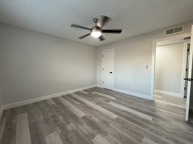 Building Photo - REMODELED 3 BEDROOM PLUS BONUS ROOM/BEDROOM. GREAT BACKYARD