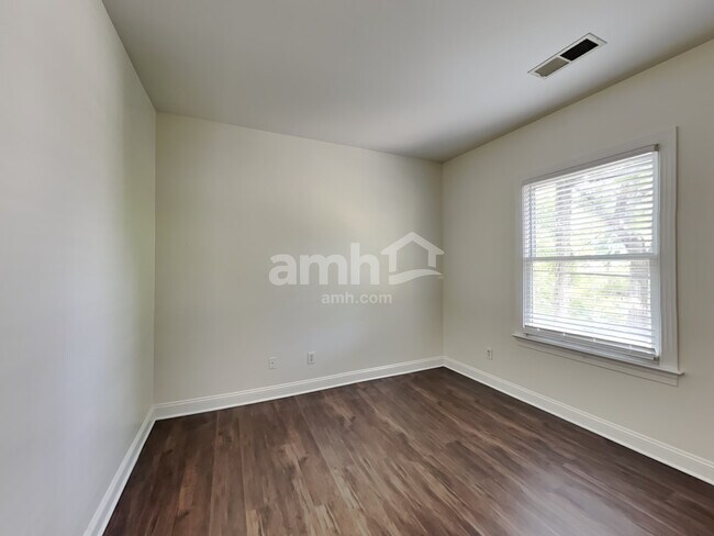 Building Photo - 8005 Red Oaks Trl