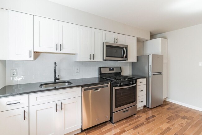 Building Photo - Two bedroom one Bathroom House for rent