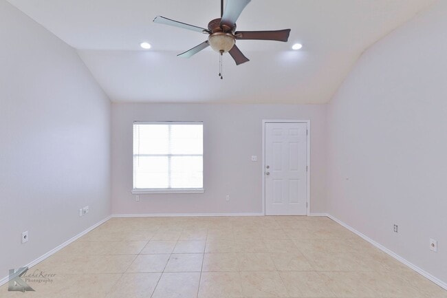 Building Photo - Great 3 bedroom 2 bath home in Wylie district.