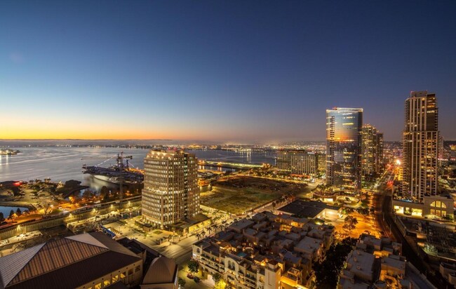 Building Photo - 700 W Harbor Dr