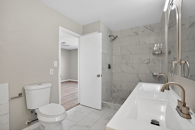 Building Photo - 5103 Devon Green Dr