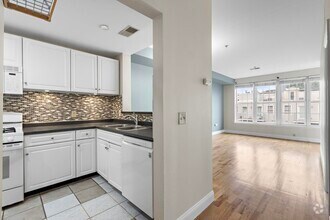Building Photo - 402 9th St