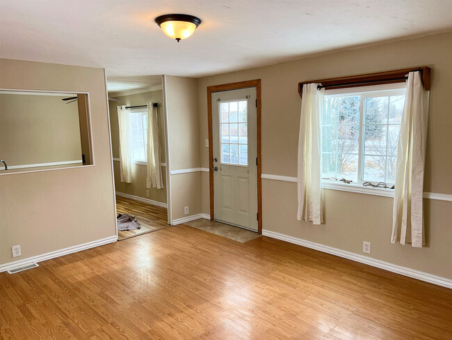 Building Photo - 358 W 170 N