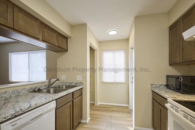 Building Photo - Cozy 3 Bedroom Condo in Eastern Colorado Springs