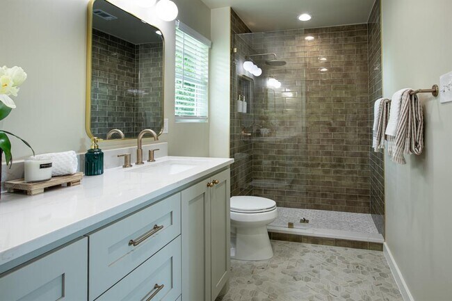 Building Photo - 2011 Malvern Hill Dr