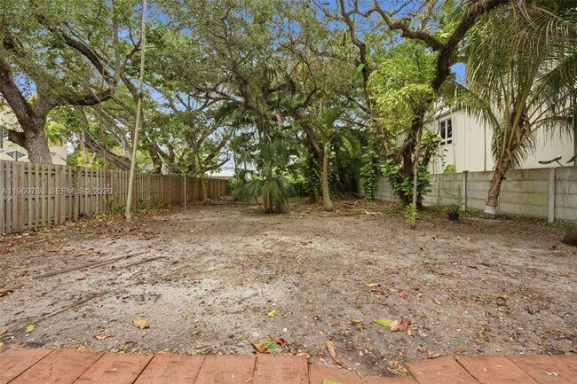 Building Photo - 3265 Franklin Ave