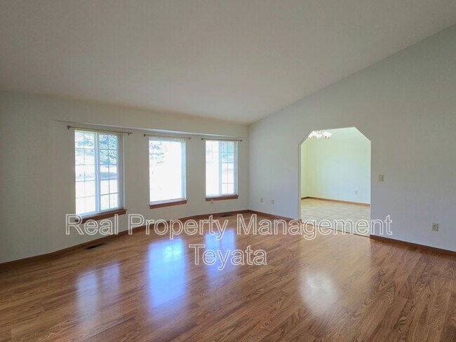 Building Photo - 338 W King Tut Rd