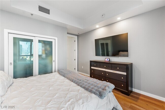 Building Photo - 4525 Dean Martin Dr
