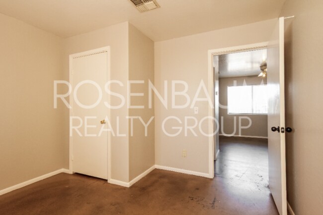 Building Photo - 918 S 1st Ave