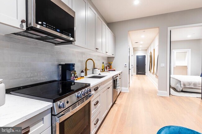 Building Photo - 200 S Broad St