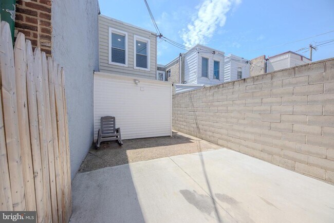 Building Photo - 2059 E Ontario St