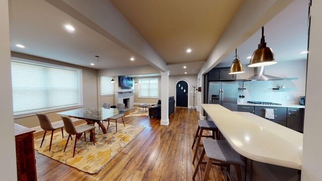 Building Photo - Fully Furnished 2 Bedroom Edgehill Gem- UTILITIES INCLUDED!