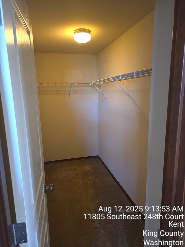 Building Photo - East Hill Kent 4 bedroom 2.5 bathroom with...