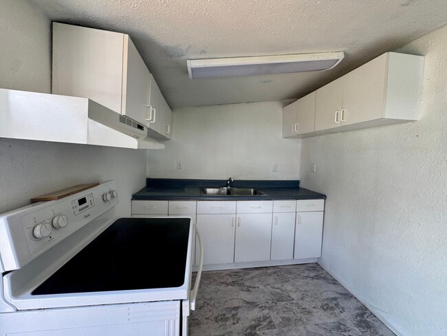 Building Photo - Adorable 2-Bedroom Home for Rent in Plant ...