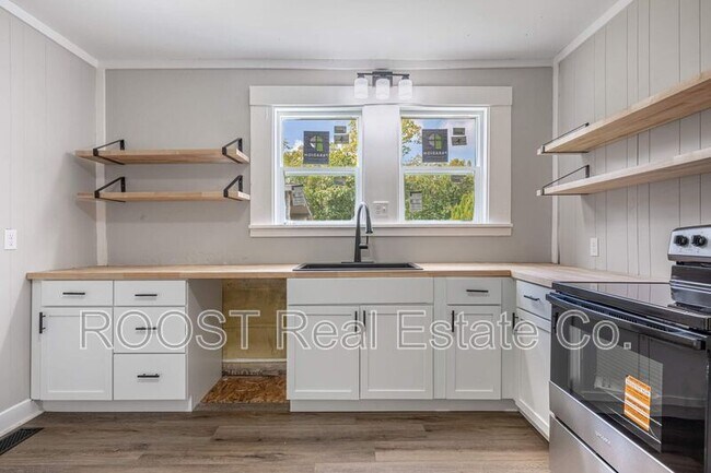 Building Photo - 2445 Infirmary Rd