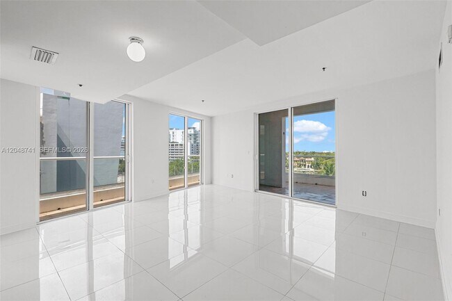 Building Photo - 6362 Collins Ave