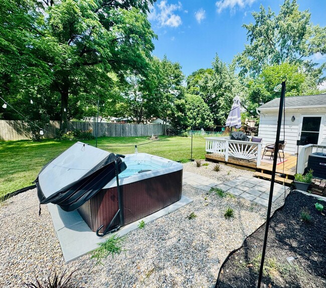 Building Photo - 670 Treeside Dr