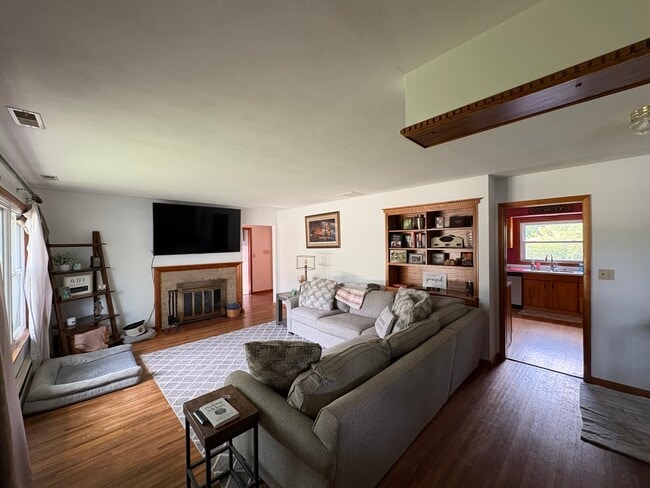 Building Photo - 706 Randall Ct