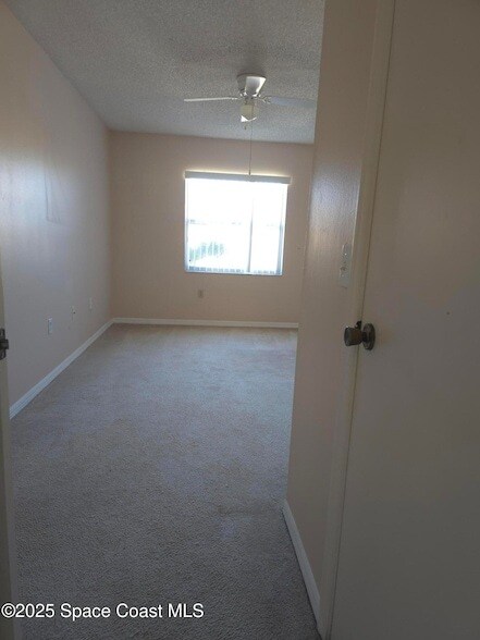 Building Photo - 245 Spring Dr