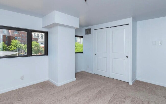 Building Photo - 100 Park Ave W