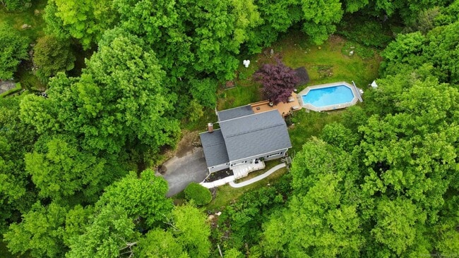 Building Photo - 8 Glenview Dr