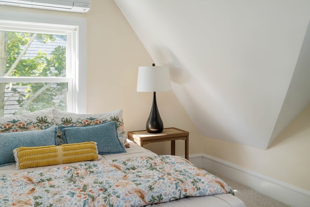 Building Photo - 112 College Ave