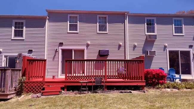 Building Photo - 15 Lakeside Dr