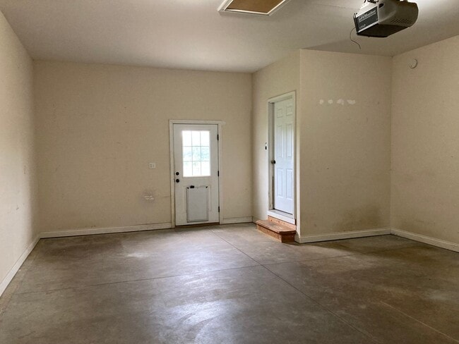 Building Photo - 108 Carriage Hills Ln