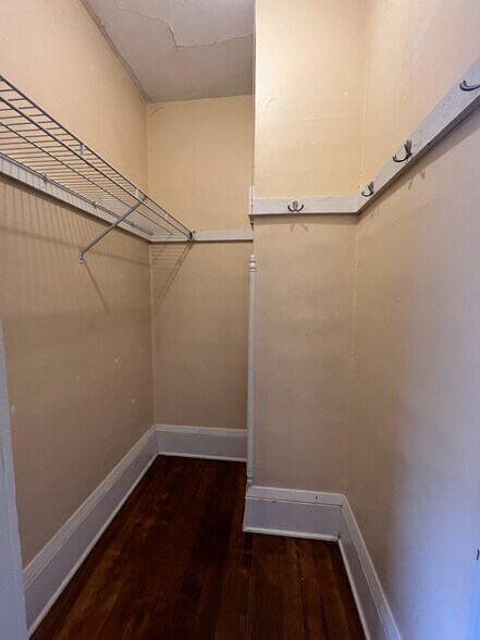 Building Photo - 709 Lafayette Ave SE