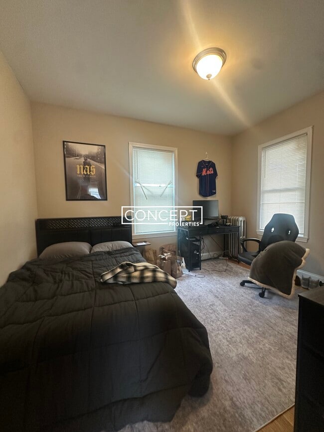 Building Photo - 47 Hillside St