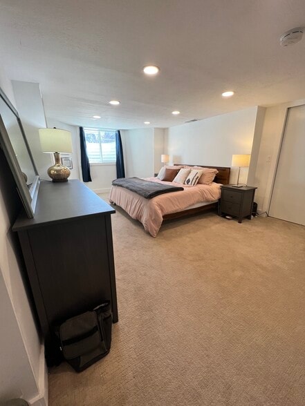 Building Photo - 1647 E Woodland Ave