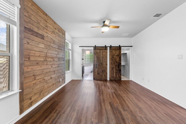 Building Photo - 5705 Fenton Ln