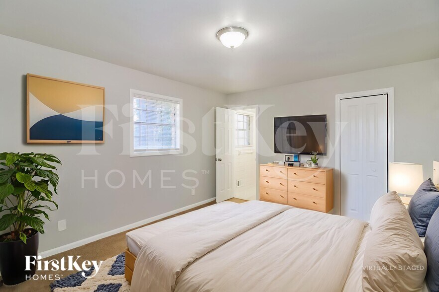 Building Photo - 2364 Tiffany Cir