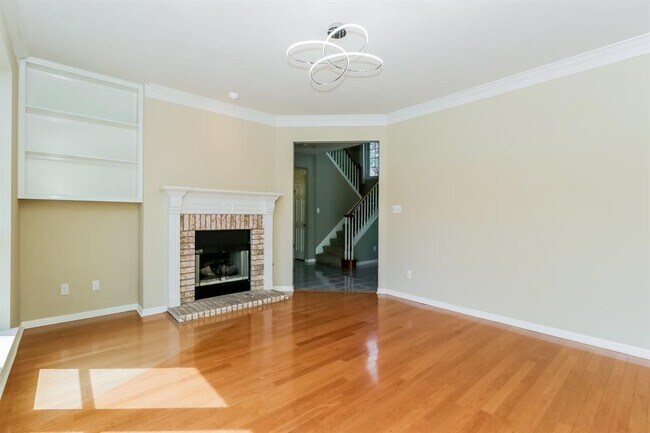 Building Photo - 6308 Clairmont Dr