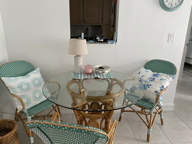 Dining Area - 290 Sunrise Dr