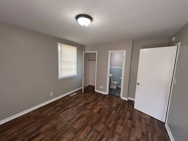 Building Photo - 4503 Lakeview Dr NW