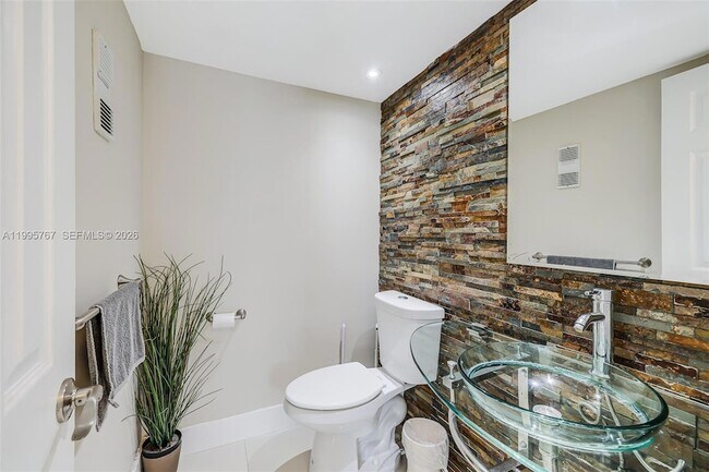 Building Photo - 618 Euclid Ave