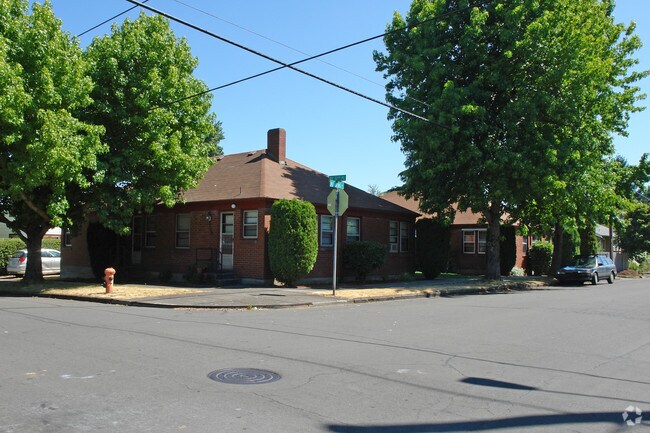 Building Photo - 3259-3269 NE Going St
