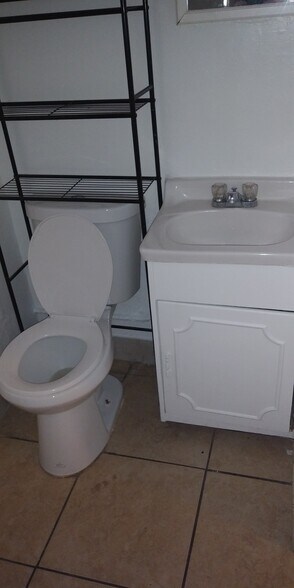 Building Photo - 2827 NW 10th Ave