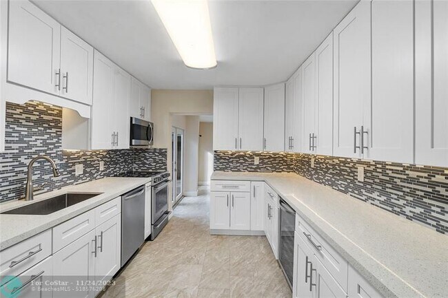 Building Photo - 1562 NE 36th St